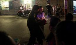 Bà Tưng chống cự quyết liệt khi bị cưỡng hôn giữa phố Tây