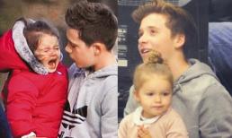 Cậu cả nhà Becks chăm sóc em gái Harper như thế nào?