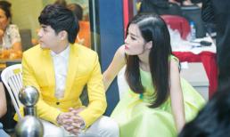 Đông Nhi - Ông Cao Thắng "dính nhau như sam" tại sự kiện