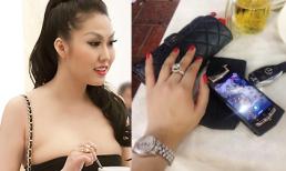 Phi Thanh Vân khoe điện thoại gần nửa tỷ và xài toàn hàng hiệu khủng
