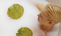 "Nâng cấp" nhan sắc "từ đầu tới chân" bằng... sữa tươi