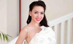 "Búp bê" Vũ Hoàng Điệp khoe da trắng nõn nà