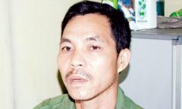 Giây phút kinh hoàng của bé trai bị bố cứa cổ