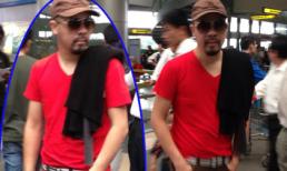 Đức Hùng áo đỏ, kính đen "cực ngầu" ở sân bay Nội Bài