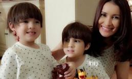 Cặp song sinh "gây sốt" cộng đồng mạng Thái Lan vì vẻ ngoài dễ thương