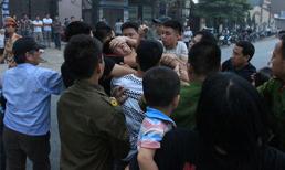 60 tên côn đồ vác mã tấu diễu hành giữa phố, gặp ai chém nấy!