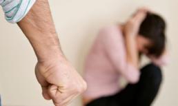 Chồng lưu số điện thoại của vợ là “con điếm”