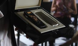 Điện thoại “rồng” 2 sim giá nửa tỷ “hàng độc” tại Việt Nam