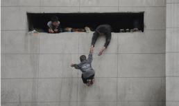 Những đứa trẻ sống trong hốc tường