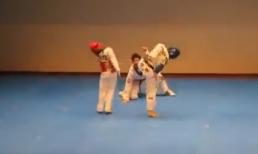 Hai võ sĩ sợ đau trong trận đấu võ