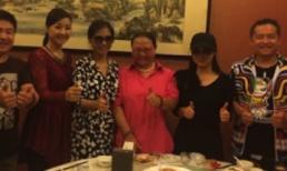 Chị em Can Lộ Lộ bị chê có vấn đề vì ngồi ăn vẫn đeo kính râm