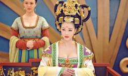 'Nhức mắt' với trang phục khoe ngực của U50 Châu Hải Mỵ