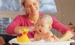 Tắm chanh cho con là sai lầm