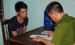 Cắt cổ người lái “xe ôm”, chui vào nhà nghỉ cùng bạn gái