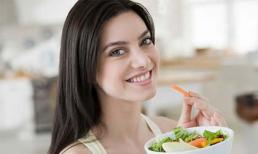 3 điều hại sức khỏe không được làm trong khi ăn