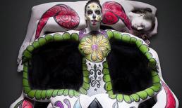 Tạo hộp sọ sống bằng 7 cô gái khỏa thân