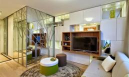 Căn hộ ấn tượng với bức tường gương có "1-0-2"