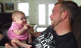 Em bé 2 tháng tuổi cố gắng nói câu "I love you" cực đáng yêu