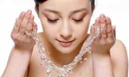 Nên hay không rửa mặt nhiều lần trong ngày hè?