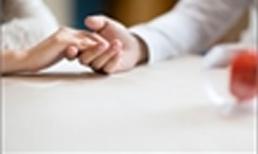 Bí mật cuộc hẹn hò... trốn con của vợ chồng trẻ