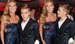 Justin Bieber bị soi bàn tay "quá trớn" khi chụp hình cùng đàn chị