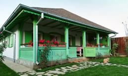 Ngôi nhà cổ ngọt ngào với họa tiết Rumani truyền thống