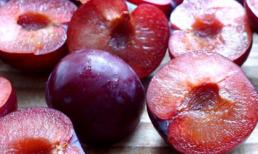 Nên hay không nên ăn mận mùa hè?