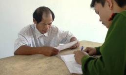 Vào nhà xin nước uống, hiếp dâm bé gái đang tắm