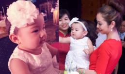 Con gái Jenni mặc váy trắng thu hút hơn cả mẹ