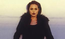 Ngắm tạo hình ma cà rồng của Angelina Jolie năm 20 tuổi