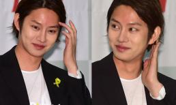 Thành viên SuJu trát phấn son tạo dáng yểu điệu thục nữ