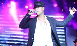 Khán giả không chịu về dù Trương Thế Vinh ngừng hát