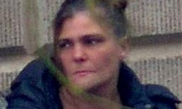 Phụ nữ 42 tuổi có thai với cậu bé 15 tuổi