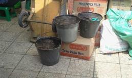 Thạch đen đựng bằng xô giá 10.000 đồng/kg ở chợ Đồng Xuân