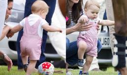 Tiểu Hoàng tử George đam mê đá bóng ngay từ nhỏ