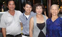 Mẹ Hoài Lâm khóc khi chia sẻ về con trai