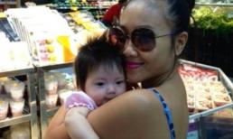 Bé Sol được mẹ Đoan Trang cho đi siêu thị 