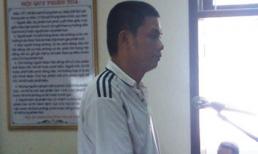 Vờ xin số điện thoại, đưa bé gái 12 tuổi vào nhà hiếp dâm