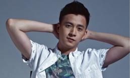 Ngô Kiến Huy mặc quần đùi, áo hoa đón sinh nhật