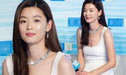 "Minh tinh trái đất" ngực lép kẹp nhưng vẫn đẹp hút hồn