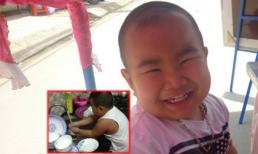 "Phát sốt" với clip rửa chén giúp mẹ của cậu bé 4 tuổi