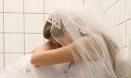 Mẹ chồng tai quái không cho con dâu ngủ chung với chồng