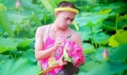 Khi các chàng trai Việt lụa là 'áo yếm hoa sen'