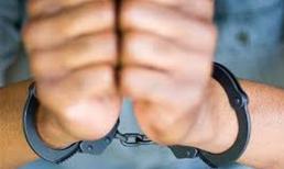 Tức giận khi tắm cho mẹ già, nghịch tử đánh đập mẹ đến chết