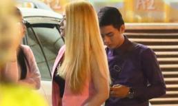 Con trai nuôi Hoài Linh vui vẻ đi ăn khuya