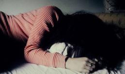 Hai người đàn ông lao đao vì cô gái nhõng nhẽo tự “dâng trái cấm“