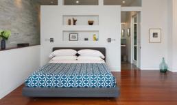 Phòng ngủ tối tăm bừng sáng sau khi sửa