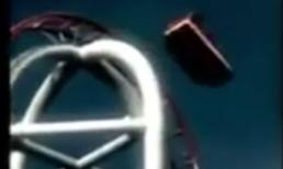 ''Thót tim'' khi nhìn tàu cao tốc công viên bay khỏi đường ray