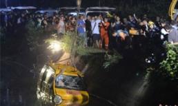 Xe chở học sinh mẫu giáo lao xuống ao, không ai sống sót