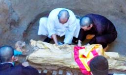 Kỳ bí: Di cốt hòa thượng đã chôn gần 30 năm mà... vẫn nguyên vẹn